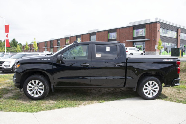 2023 CHEVROLET SILVERADO in Cars & Trucks in Oshawa / Durham Region - Image 2