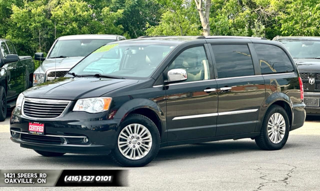 2014 Chrysler Town & Country Limited in Cars & Trucks in Oakville / Halton Region - Image 3