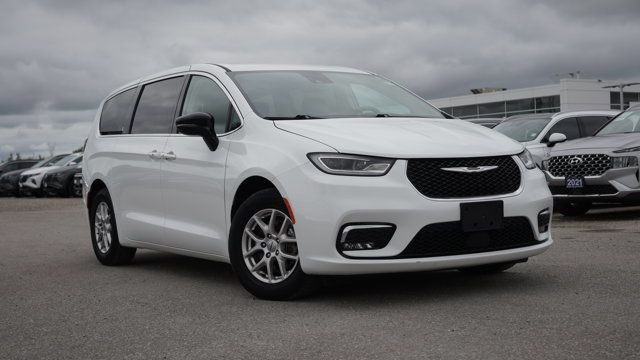 2024 Chrysler Pacifica Touring-L | Leather | Stow 'n Go in Cars & Trucks in Guelph