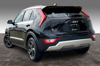 Sunroof, Wireless Phone Charger, Uvo, Push Button Start, Blind Spot Detection, Satellite Radio, Clot... (image 2)