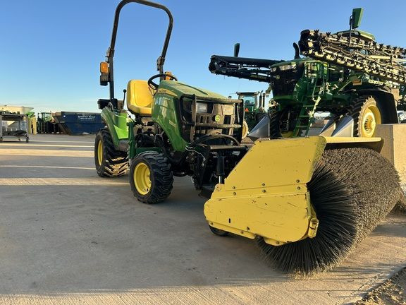2021 John Deere 1023E in Farming Equipment in Medicine Hat - Image 3