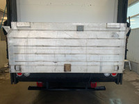FORD F-550 XL 2014 CUBE 16 PIEDS AVEC ÉLÉVATEUR ARRIERE PORTE DE COTÉ PRET POUR LE TRAVAIL DISPONIBL... (image 6)