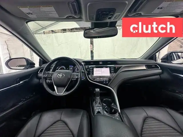 2020 Toyota Camry Hybrid SE w/ Apple CarPlay, Heated Front Seats dans Autos et camions dans Ottawa - Image 19