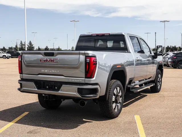 2025 GMC Sierra 3500HD Denali dans Autos et camions dans Comté de Strathcona - Image 10