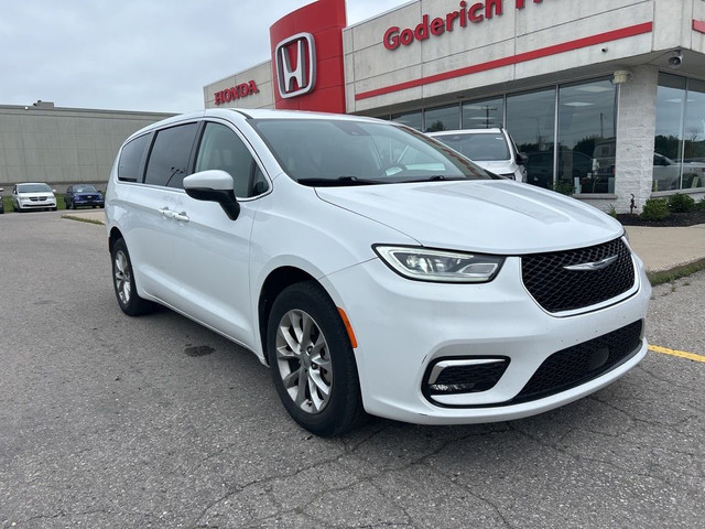 2023 Chrysler Pacifica Touring L in Cars & Trucks in Grand Bend - Image 4