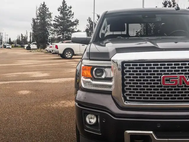 2015 GMC Sierra 1500 Denali 6.2L dans Autos et camions dans Comté de Strathcona - Image 12