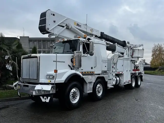 2011 western-star-trucks 4900 Twin Steer DD15 Altec AH85A Bucket in Heavy Trucks in Richmond - Image 6