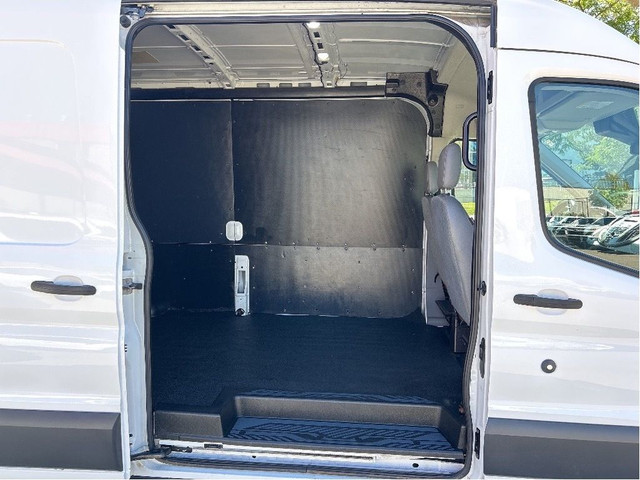 2018 Ford Transit Van T-150 148 Med Rf 8600 GVWR Sliding RH Dr in Cars & Trucks in Oakville / Halton Region - Image 4