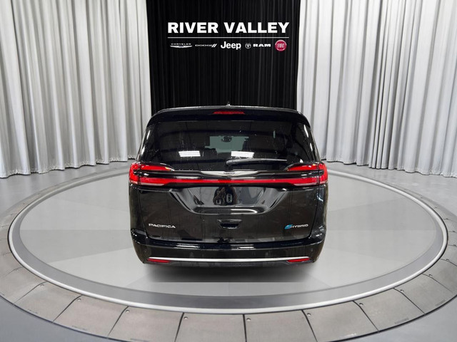 2024 Chrysler Pacifica Hybrid in Cars & Trucks in Strathcona County - Image 4