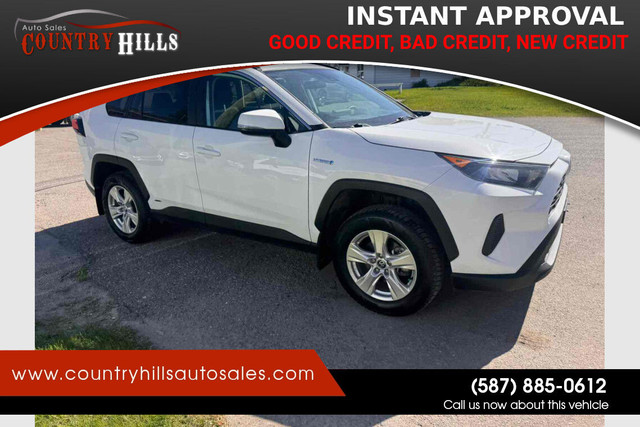 2021 Toyota RAV4 LE HYBRID in Cars & Trucks in Calgary - Image 2