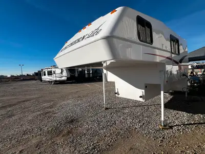 Northern Lite Sportsman 9.6 - The Lightest True 4-Season Camper featuring - 2-Piece ‘No Leak’ Fiberg...