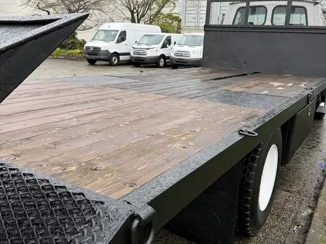 2008 sterling Acterra 20 Foot Flatdeck with Ramp Hydraulic Brake in Heavy Trucks in Richmond - Image 11
