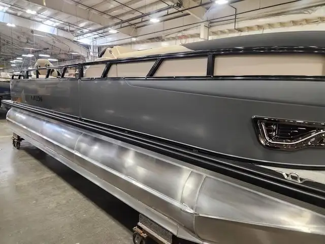 2025 Avalon Pontoons Venture 85 Rear Fish 23 FT in Powerboats & Motorboats in Saskatoon - Image 3