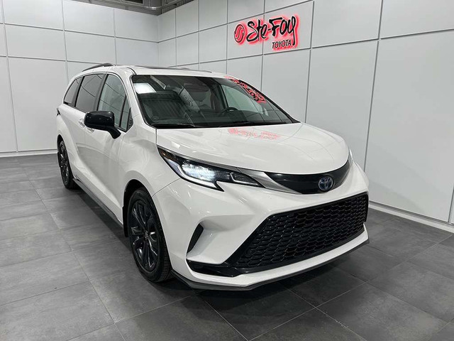  2022 Toyota Sienna XSE 7 PASSAGERS - TOIT OUVRANT - INT. CUIR in Cars & Trucks in Québec City