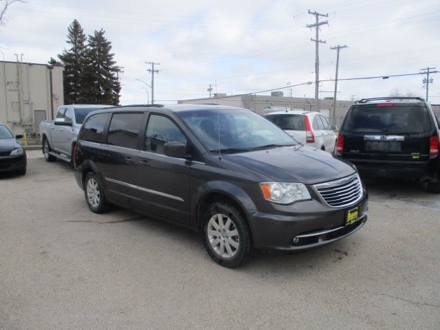 2015 Chrysler Town & Country Touring in Cars & Trucks in Winnipeg - Image 3