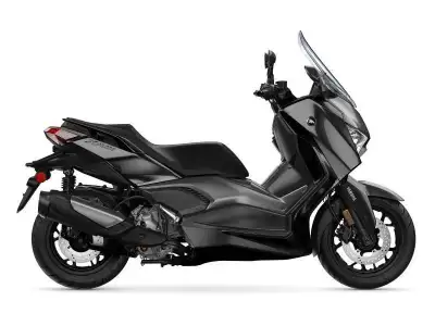 2025 Yamaha XMAX 2025 YAMAHA XMAX Le XMAX est le scooter sport par excellence qui est à la fois écoé...