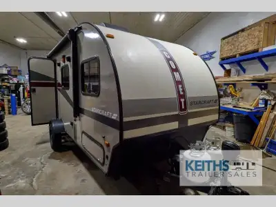 If you enjoy a full rear bath's convenience, a single slide out for more interior space, and a front...