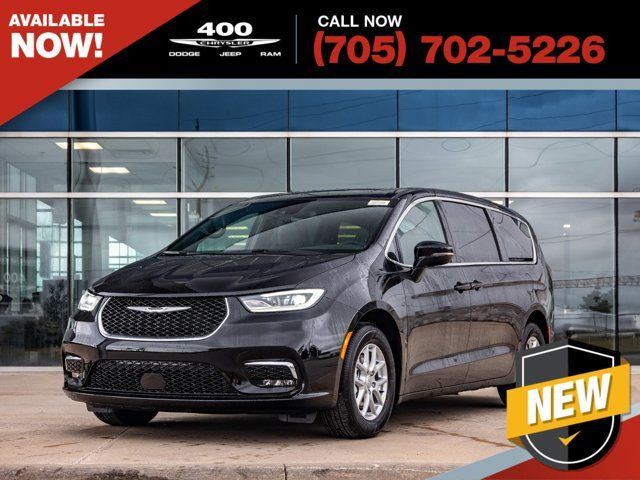 2025 Chrysler Pacifica Select in Cars & Trucks in Barrie