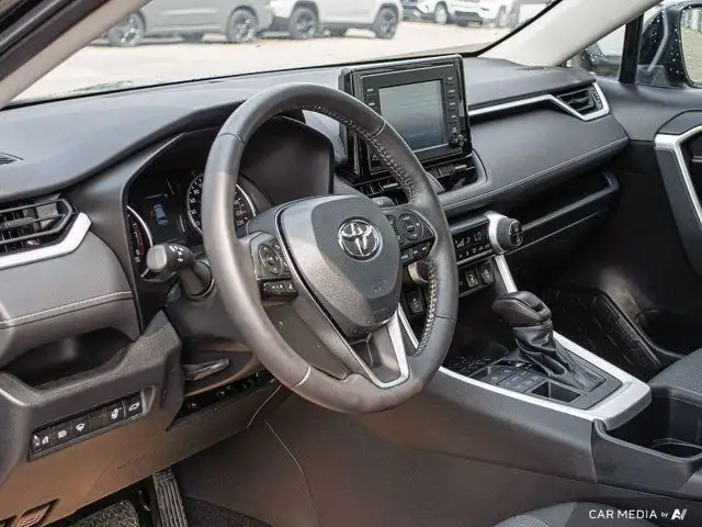 2022 Toyota RAV4 XLE AWD Sunroof Nav Capable Heated Leather in Cars & Trucks in St. Albert - Image 14
