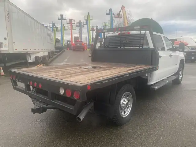 2015 chevrolet Silverado 3500HD 8 Foot Flat Deck 4WD in Heavy Trucks in Richmond - Image 6