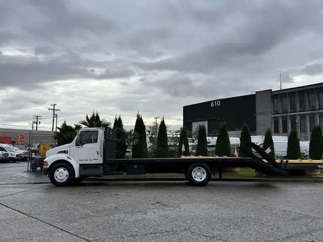 2008 sterling Acterra 20 Foot Flatdeck with Ramp Hydraulic Brake in Heavy Trucks in Richmond - Image 7