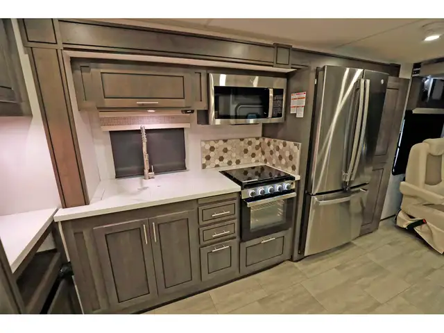 2025 Forest River Georgetown 5 Series Gt5 34H5 3 extensions 2025 in RVs & Motorhomes in Laval / North Shore - Image 9