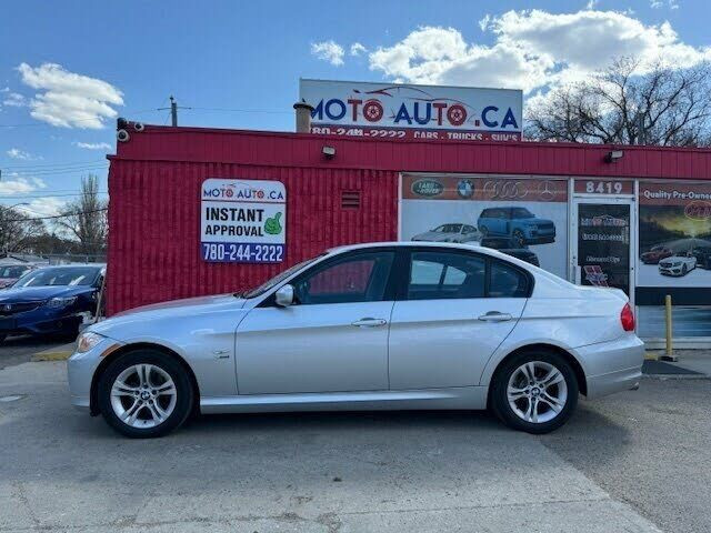 2011 BMW 3-Series 328i xDrive in Cars & Trucks in Edmonton - Image 2