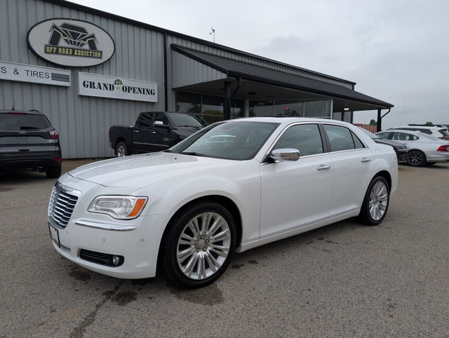 2014 Chrysler 300 300C in Cars & Trucks in London