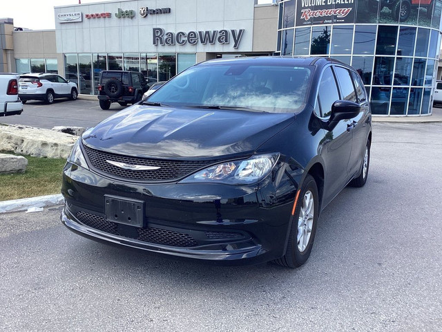 2024 Chrysler Grand Caravan SXT | CARPLAY | STOW N GO | HEATED S in Cars & Trucks in Mississauga / Peel Region - Image 2