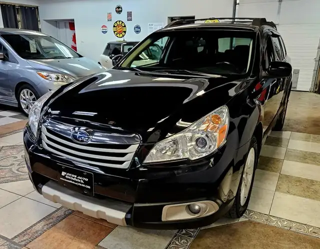 2011 Subaru Outback Sunroof/Bluetooth/All Wheel Drive dans Autos et camions dans Ville de Toronto - Image 12