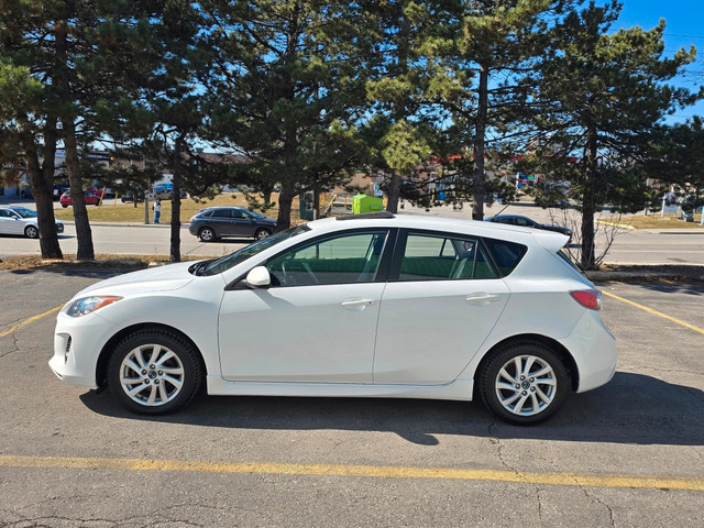 2013 MAZDA 3 GS | MANUAL | LEATHER | SUNROOF | ONE OWNER  in Cars & Trucks in Mississauga / Peel Region - Image 2