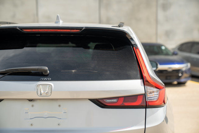 2023 Honda CR-V Hybrid Touring in Cars & Trucks in Edmonton - Image 4