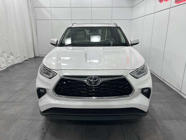 2025 Toyota Highlander HYBRIDE LIMITED AWD TOIT PANORAMIQUE CHAI in Cars & Trucks in Québec City - Image 2