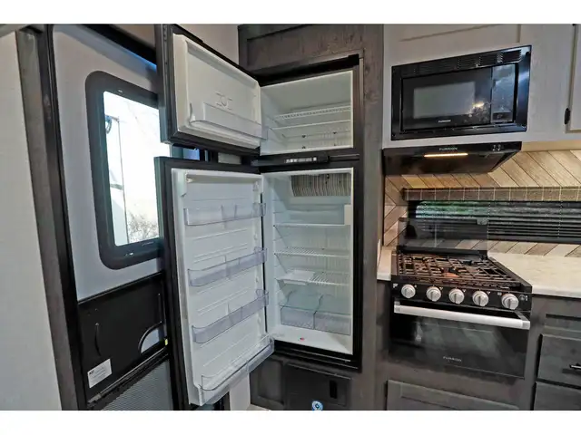 2023 K-Z Sportsmen Fifth Wheel 231RK fifth wheel Sportsmen de 25 in Travel Trailers & Campers in Laval / North Shore - Image 9