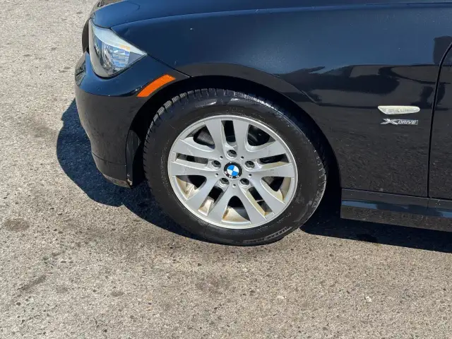 2009 BMW 3 Series 328i xDrive, AUTO, LOW KMS, ONLY 77,000KMS, CE dans Autos et camions dans London - Image 9