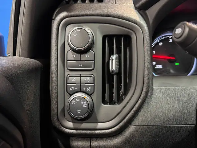 2024 Chevrolet Silverado 2500HD Custom- Blacked Out - Power Seat in Cars & Trucks in Barrie - Image 27
