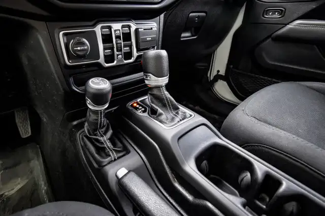 2020 Jeep Wrangler Unlimited Sahara • HEATED SEATS/STEERING • NA in Cars & Trucks in Kingston - Image 22