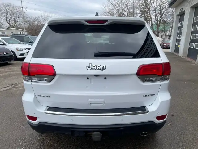 2018 Jeep Grand Cherokee in Cars & Trucks in Ottawa - Image 8
