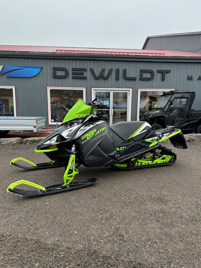 2018 Arctic Cat XF 8000 Cross Country Limited ES (137) dans Motoneiges  à Peterborough - Image 3