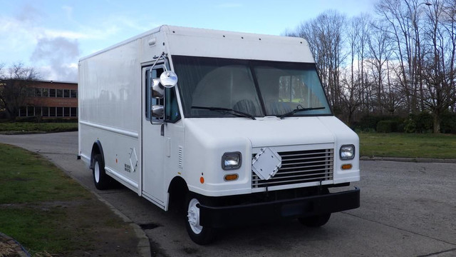 2012 Ford Econoline E-450 Workhorse Step van in Cars & Trucks in Richmond - Image 2