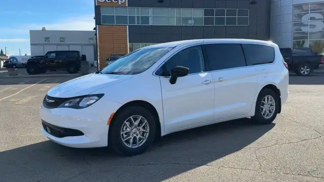 2024 Chrysler Grand Caravan SXT | Remote Start | Apple CarPlay in Cars & Trucks in Edmonton - Image 5