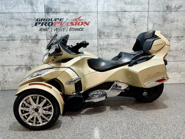 2017 Can-Am Spyder RT Limited | 30000km in Street, Cruisers & Choppers in Saguenay - Image 2