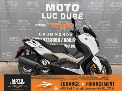 Yamaha XMAX 300 ABS 2023 SEULEMENT 1 324 KM FREINS ABS NOUS OFFRONS UNE GARANTIE DE 30 JOURS OU 1700...