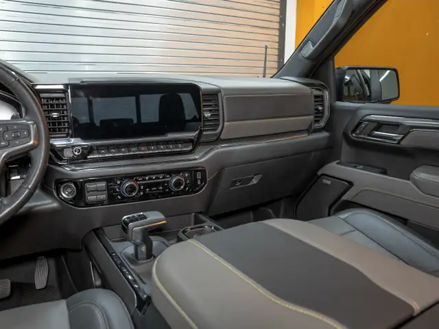 2023 Chevrolet Silverado 1500 ZR2 CREW 4X4 V8 *TOIT* NAV CUIR SI in Cars & Trucks in Laurentides - Image 23