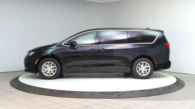 2025 Chrysler Grand Caravan SXT Heated Seats, Apple CarPlay/Andr in Cars & Trucks in Lethbridge - Image 2