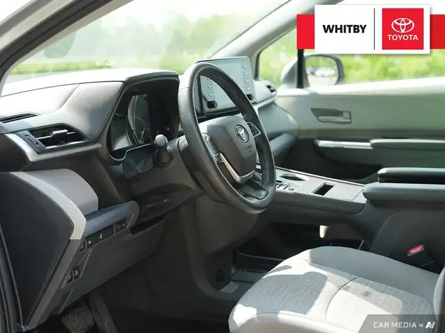 2021 Toyota Sienna LE Hybrid AWD 2.5L / 8-Passenger / Parking Ca in Cars & Trucks in Oshawa / Durham Region - Image 8