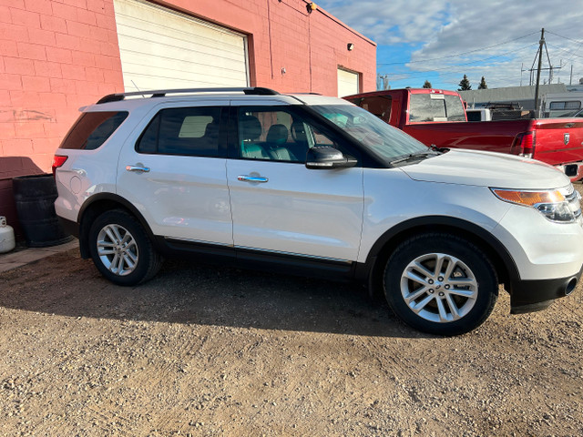 2015 Ford Explorer XLT, Leather, Panoramic Roof, NAV, Back Up Ca in Cars & Trucks in Edmonton - Image 2