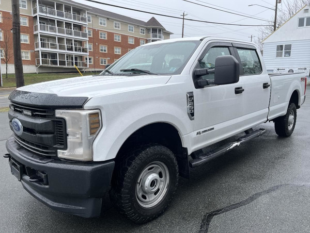 2019 Ford Super Duty F-250 SRW XL 4WD Crew Cab 8' Box for sale in Cars & Trucks in Bedford - Image 2