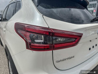 2023 Nissan Qashqai SV a versatile and well-equipped SUV featuring a 2.0L 4-cylinder engine, Xtronic... (image 8)