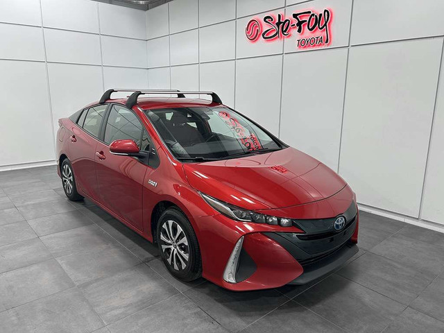 2022 Toyota Prius Prime UPGRADE - INT. CUIR - SIEGES CHAUFFANTS  in Cars & Trucks in Québec City